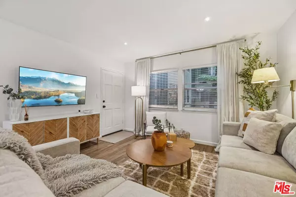 Los Angeles, CA 90016,5827 Bowcroft ST #2