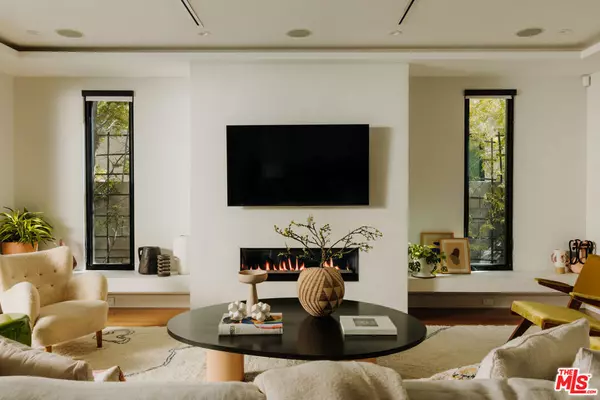 West Hollywood, CA 90048,518 Huntley DR