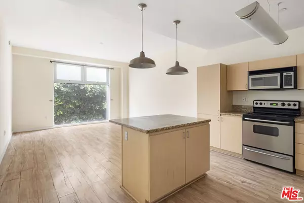 630 W 6th ST #303, Los Angeles, CA 90017