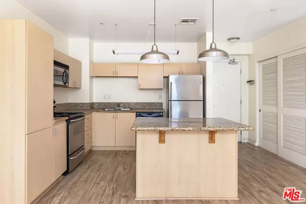 Los Angeles, CA 90017,630 W 6th ST #303