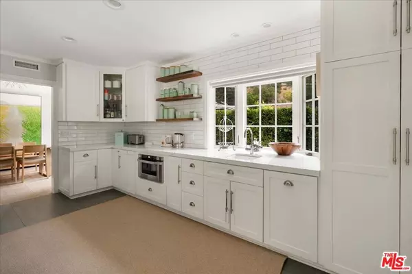 Los Angeles, CA 90049,3479 Mandeville Canyon RD