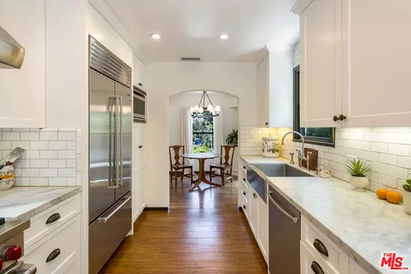 Los Angeles, CA 90069,1417 Queens RD