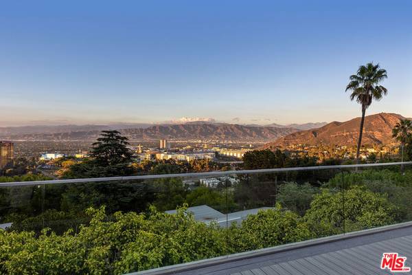 Los Angeles, CA 90068,3215 Bonnie Hill DR