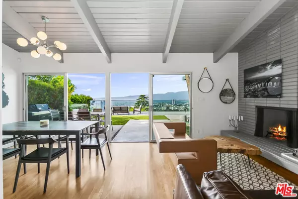 Los Angeles, CA 90068,3215 Bonnie Hill DR