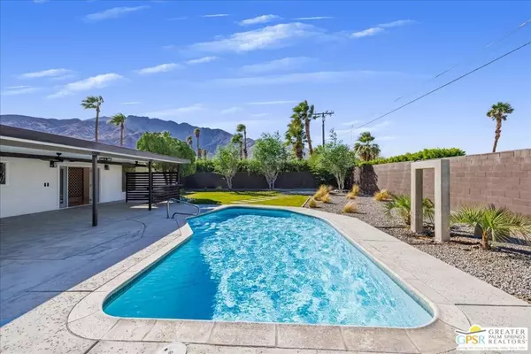 372 E Molino RD, Palm Springs, CA 92262