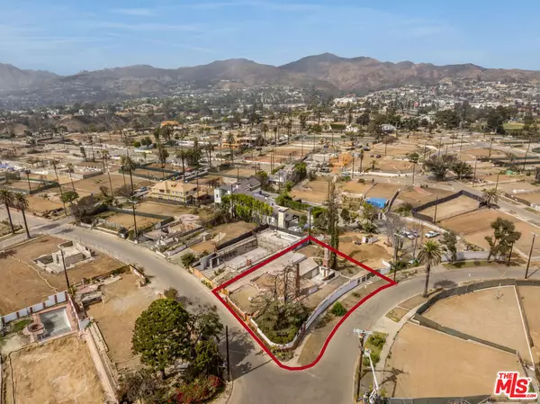Pacific Palisades, CA 90272,15303 Friends ST