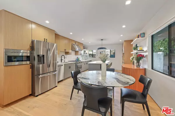 Los Angeles, CA 90038,838 N Mansfield AVE #102