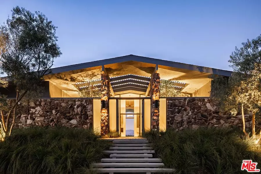 8559 Edwin DR, Los Angeles, CA 90046