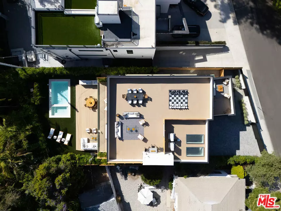 Los Angeles, CA 90049,1185 Mcclellan DR