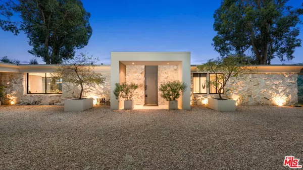 Los Angeles, CA 90077,10556 Fontenelle WAY