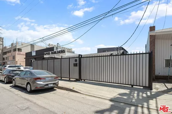 North Hollywood, CA 91601,5244 Vineland AVE