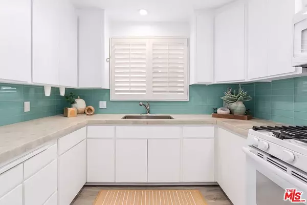 Long Beach, CA 90802,28 5th PL