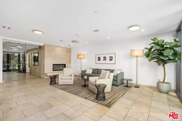 Beverly Hills, CA 90210,447 N Doheny DR #102