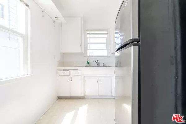 Los Angeles, CA 90064,10393 Almayo AVE