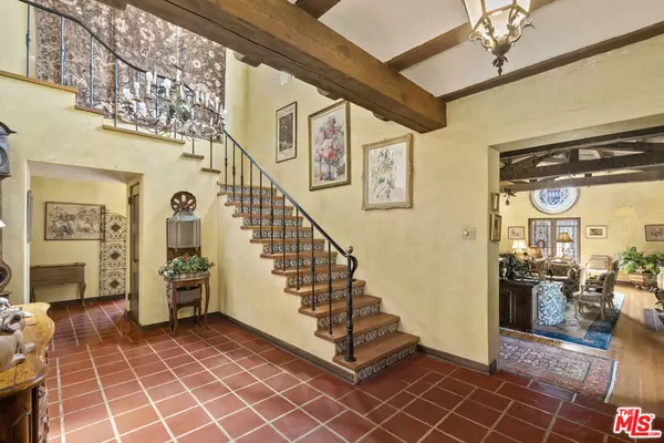 Beverly Hills, CA 90210,706 N Maple DR