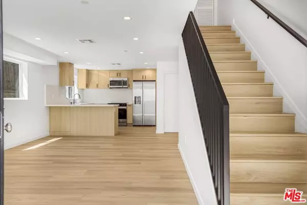 North Hollywood, CA 91601,10826 3/4 Hesby ST