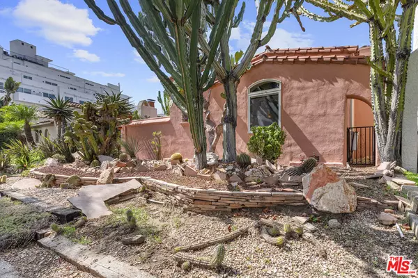 Los Angeles, CA 90036,931 S Ogden DR