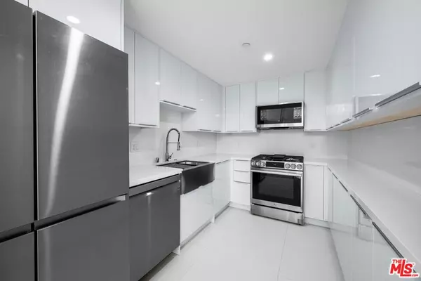 West Hollywood, CA 90048,621 N Kings RD #1