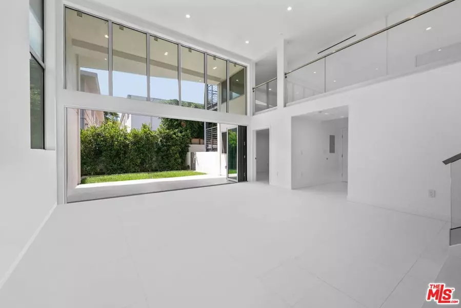 621 N Kings RD #2, West Hollywood, CA 90048