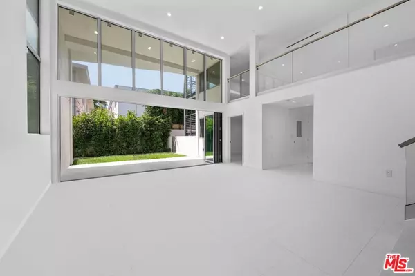 621 N Kings RD #2, West Hollywood, CA 90048