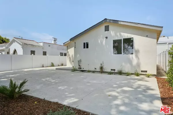 Los Angeles, CA 90047,8779 S Hobart BLVD