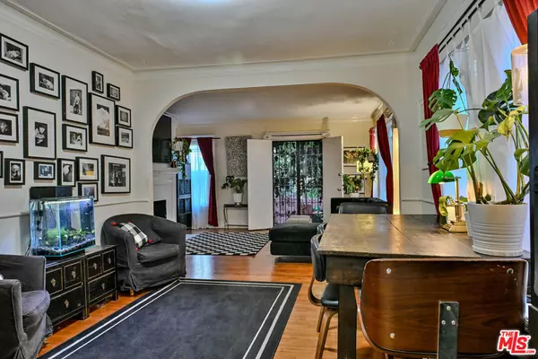 Los Angeles, CA 90068,6104 Winans DR