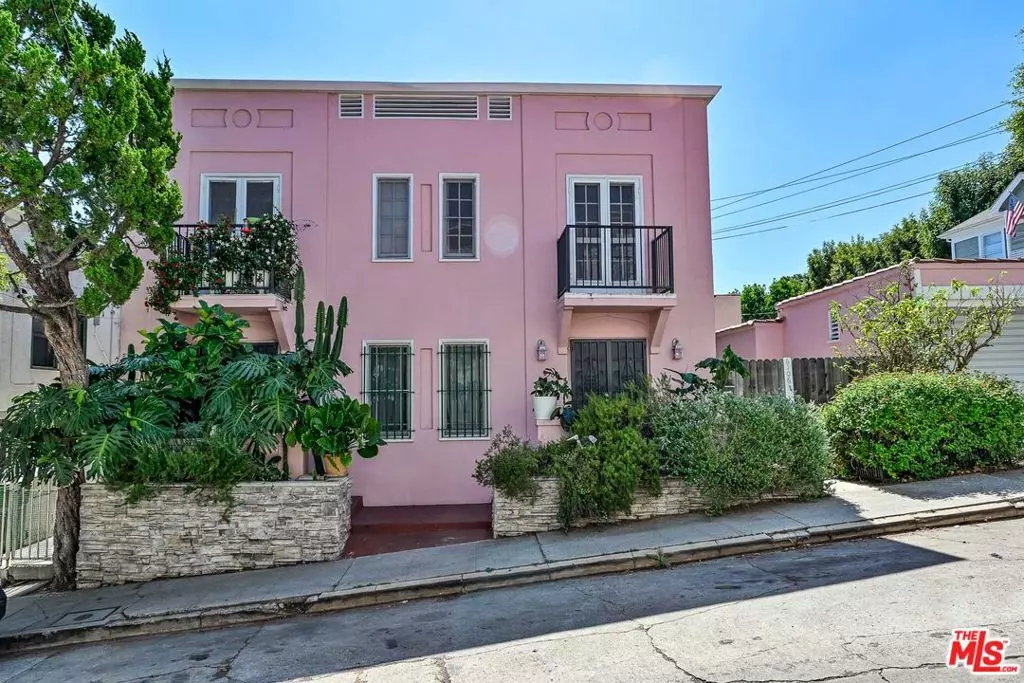 Los Angeles, CA 90068,6104 Winans DR