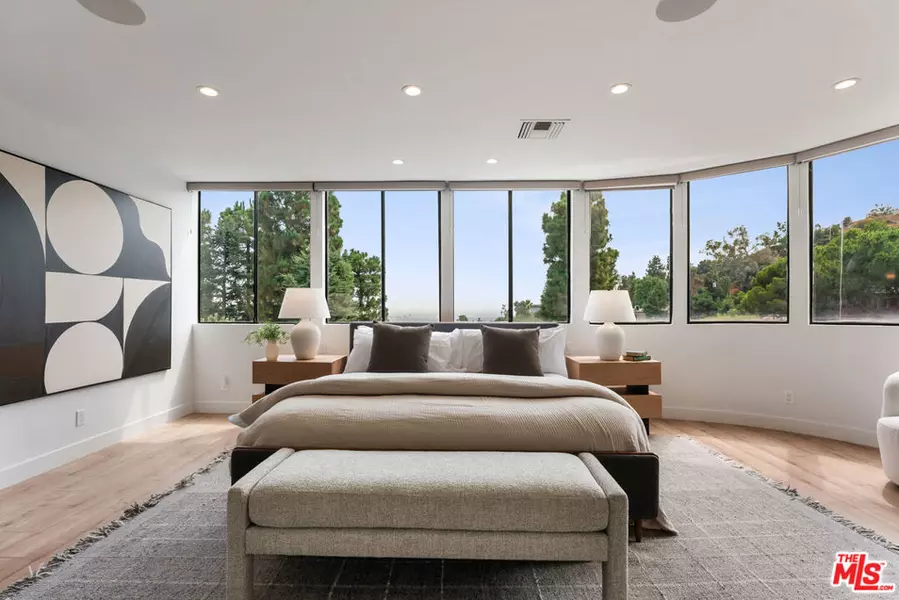 6469 Rodgerton DR, Los Angeles, CA 90068