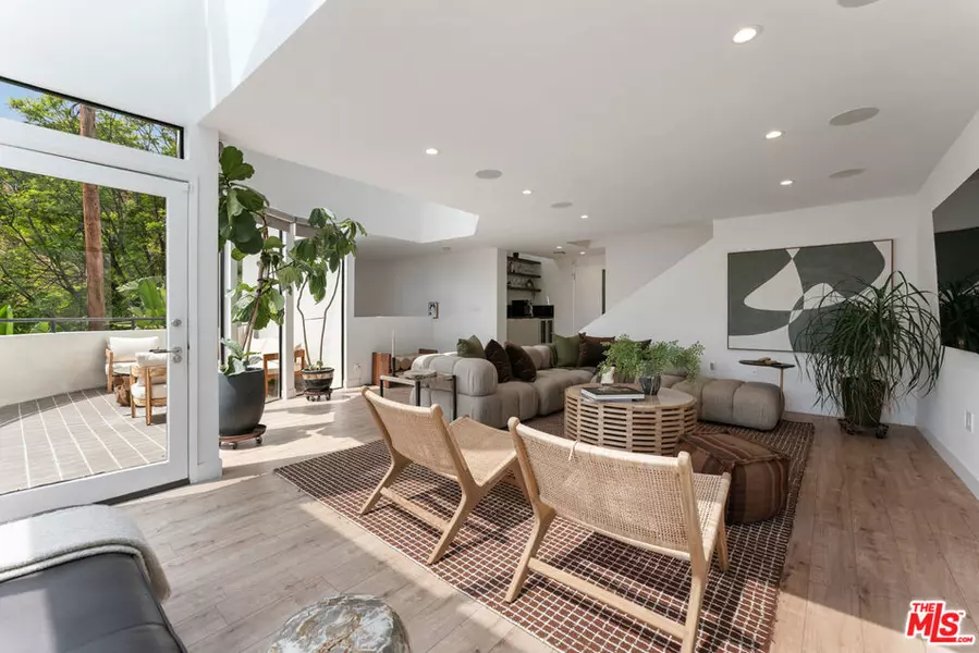 6469 Rodgerton DR, Los Angeles, CA 90068