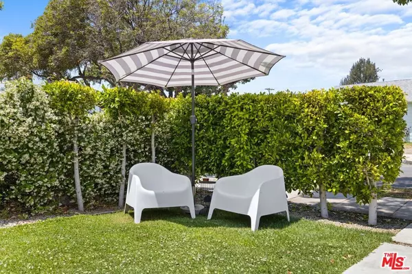 Los Angeles, CA 90039,3170 Glenmanor PL