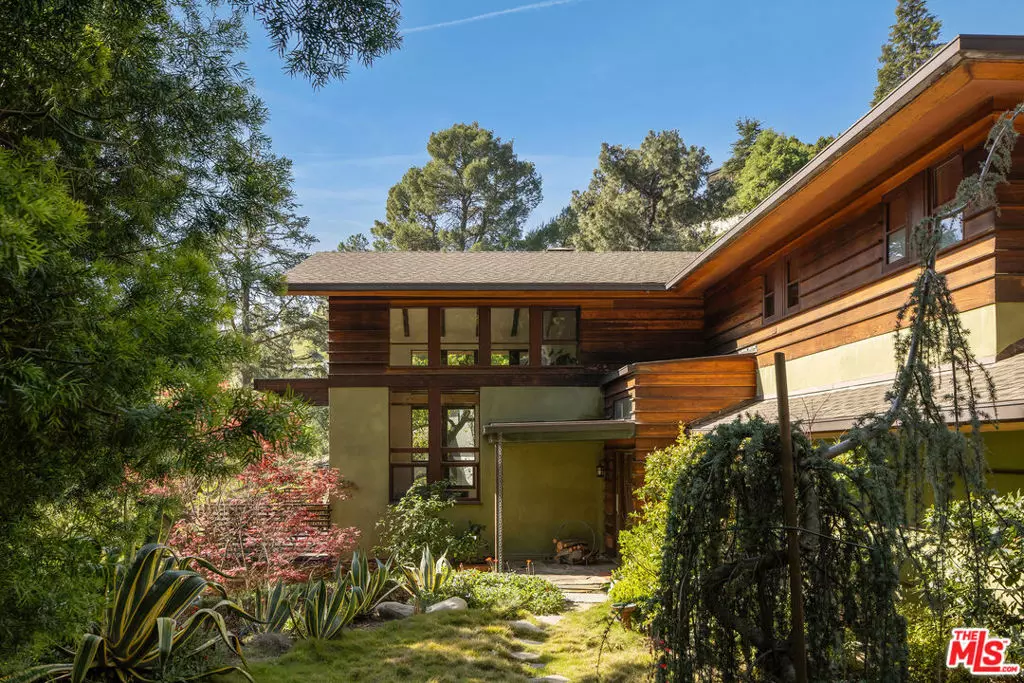 Los Angeles, CA 90046,2669 Harlesden CT