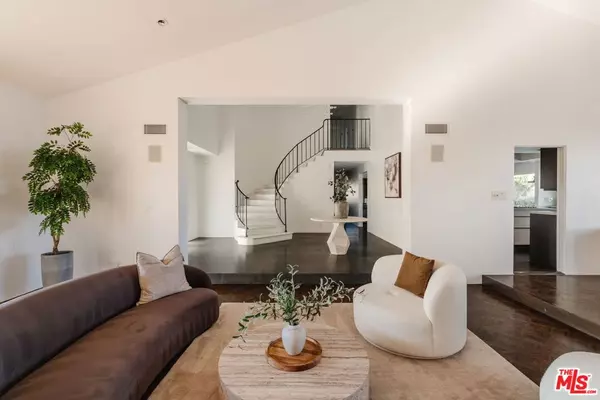 Los Angeles, CA 90077,2028 Stradella RD