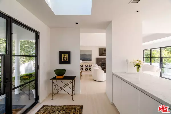 Los Angeles, CA 90069,1558 Sunset Plaza DR