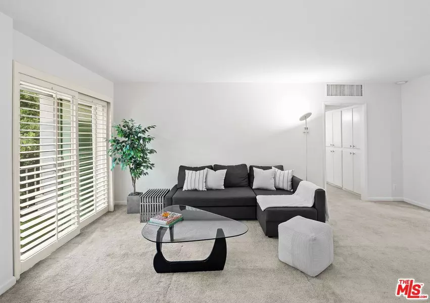 927 N Kings RD #212, West Hollywood, CA 90069