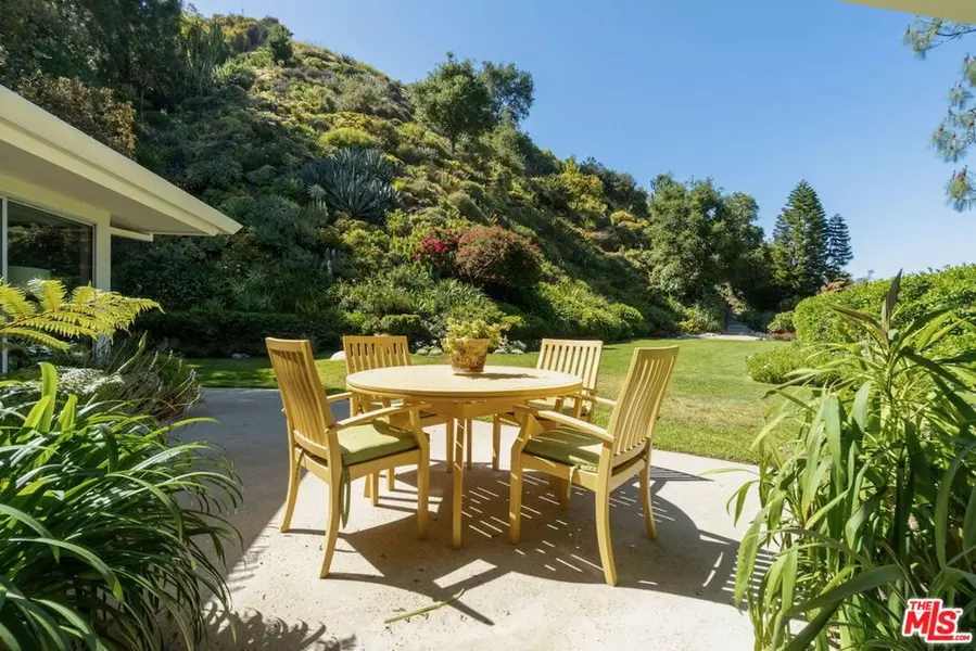 1726 Stone Canyon RD, Los Angeles, CA 90077