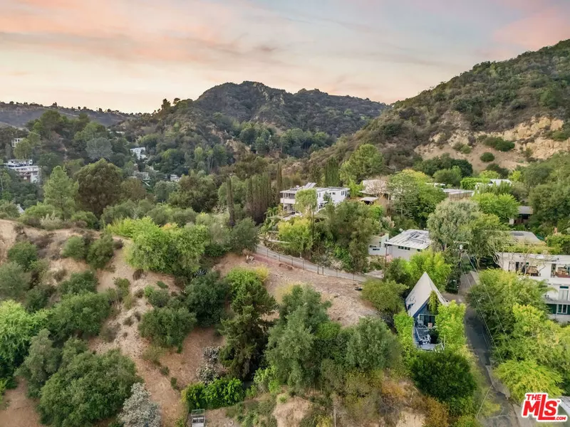 10220 Scenario LN, Los Angeles, CA 90077