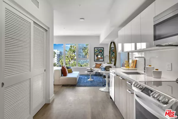 Los Angeles, CA 90005,2801 Sunset PL #330