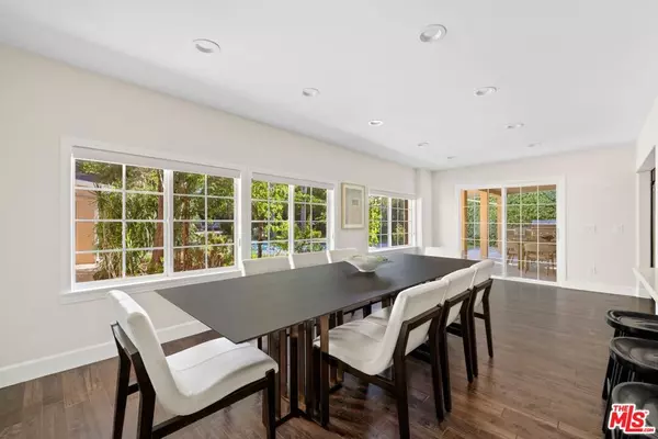 Woodland Hills, CA 91367,22910 Collins ST