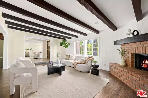 Woodland Hills, CA 91367,22910 Collins ST