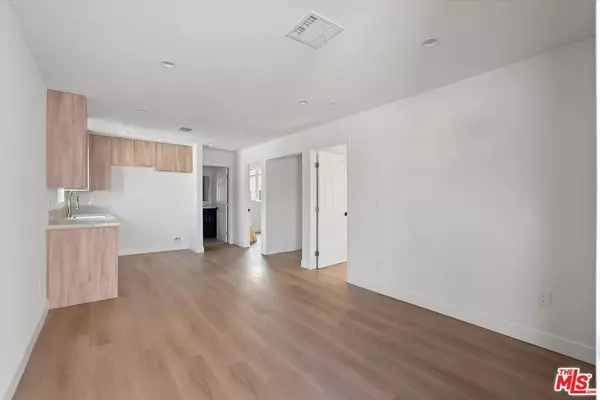 Los Angeles, CA 90034,3754 1/2 Veteran AVE