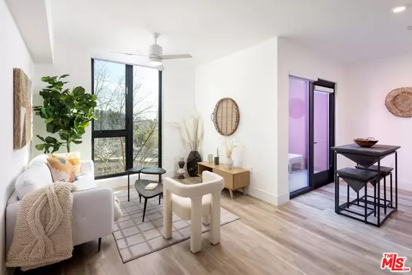 West Hollywood, CA 90046,7617 Santa Monica BLVD #317