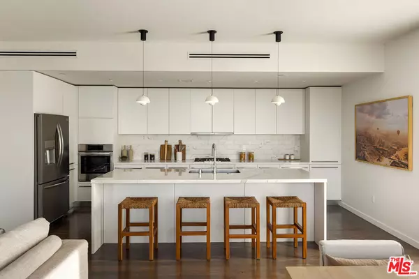 Studio City, CA 91604,12504 Woodbridge ST #303