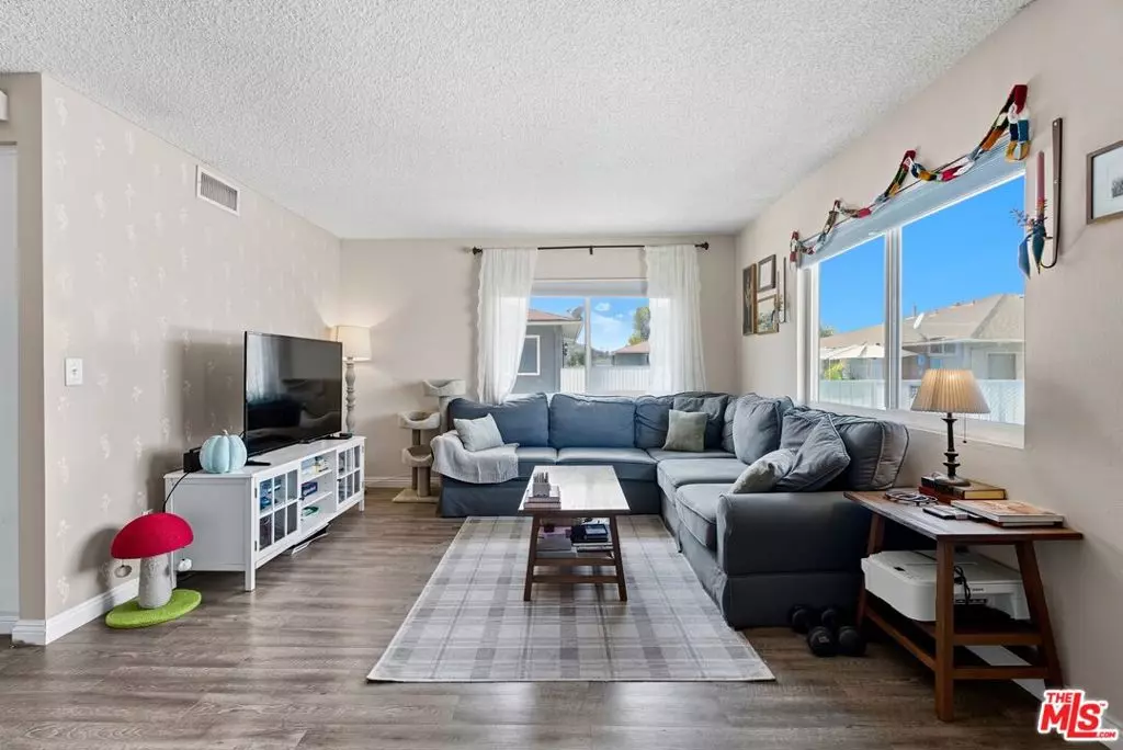 Saugus, CA 91350,28016 Robin AVE