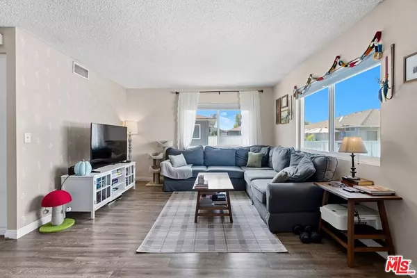 28016 Robin AVE, Saugus, CA 91350