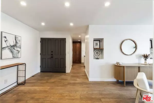 Marina Del Rey, CA 90292,4300 Via Dolce #102