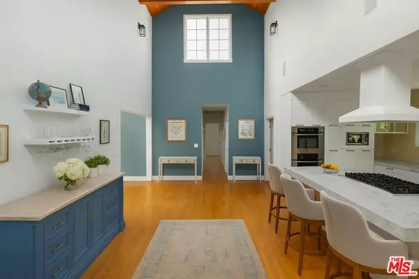 Los Angeles, CA 90049,11433 Albata ST