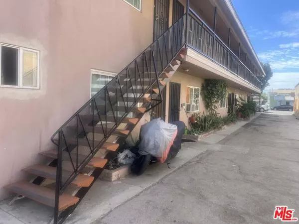 South Gate, CA 90280,9222 California AVE