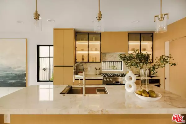 Los Angeles, CA 90046,8921 Appian WAY