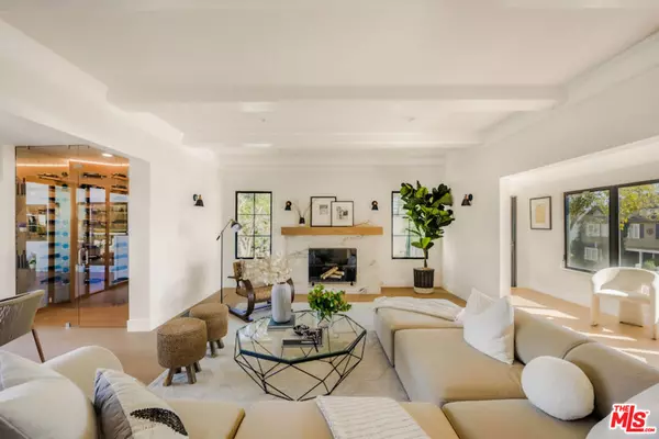 Los Angeles, CA 90046,8921 Appian WAY