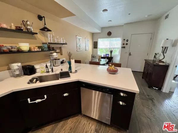 Los Angeles, CA 90039,2970 Ripple PL #103